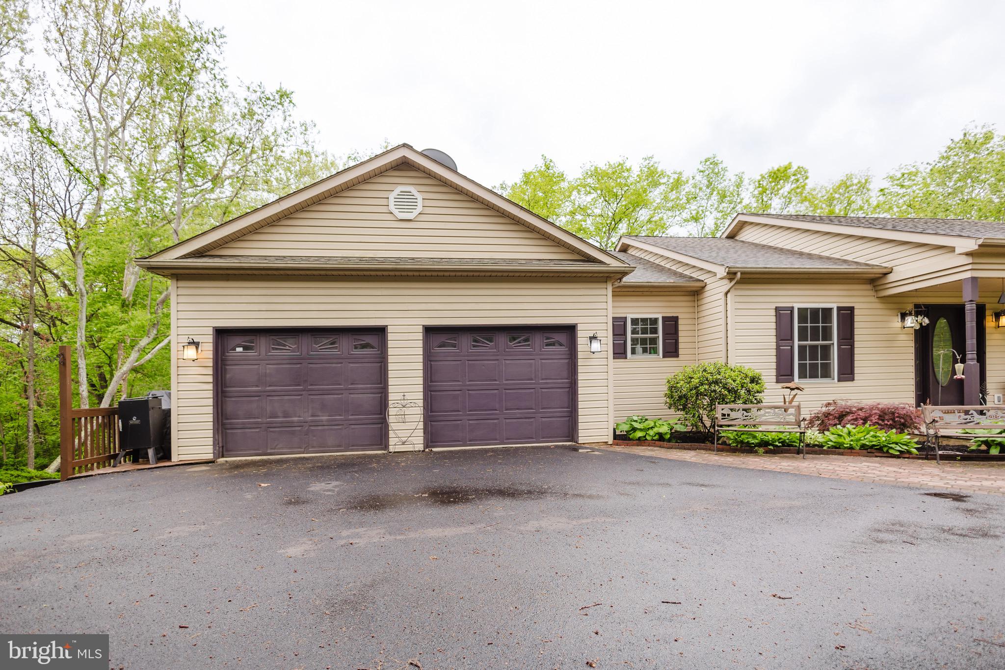 333 WHITE OAKS DRIVE
