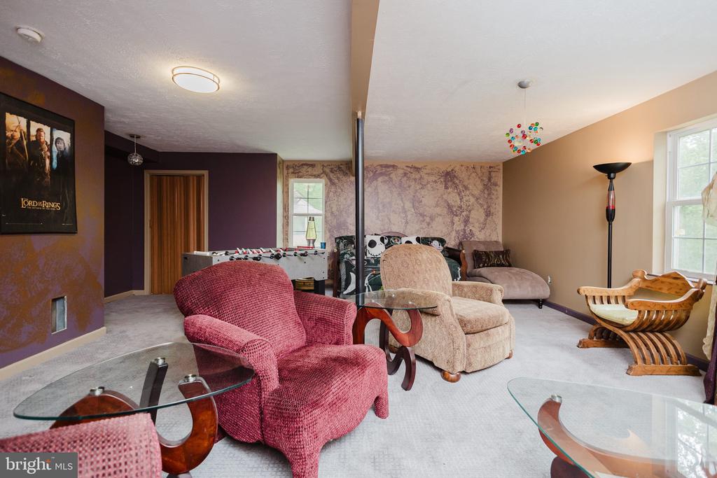 333 WHITE OAKS DRIVE