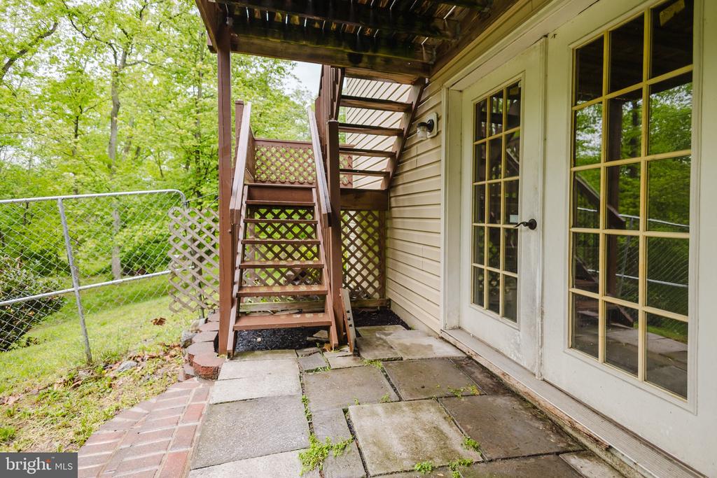 333 WHITE OAKS DRIVE