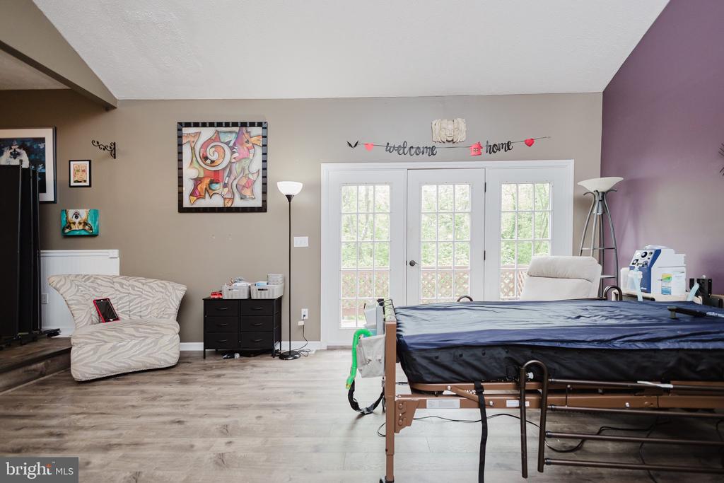 333 WHITE OAKS DRIVE