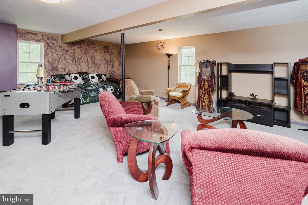 333 WHITE OAKS DRIVE