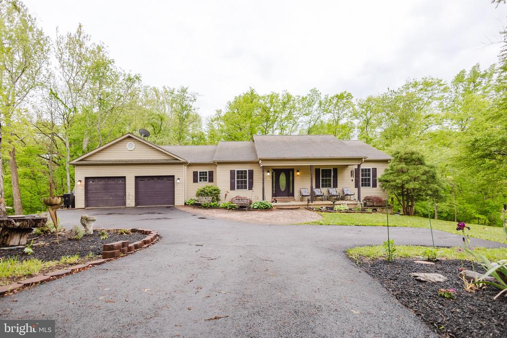 333 WHITE OAKS DRIVE