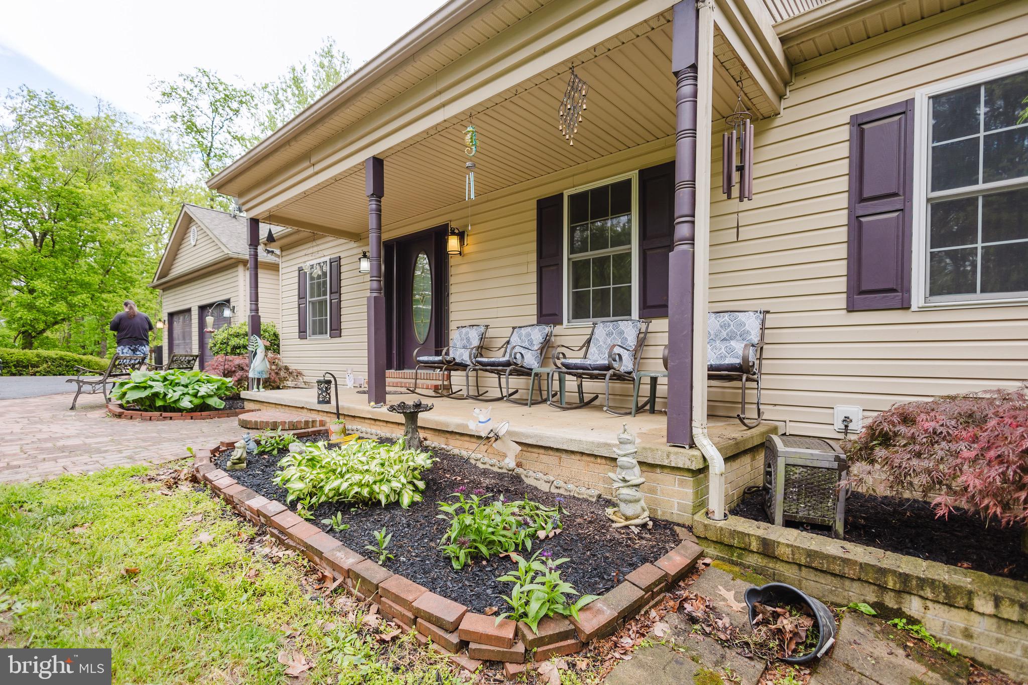 333 WHITE OAKS DRIVE