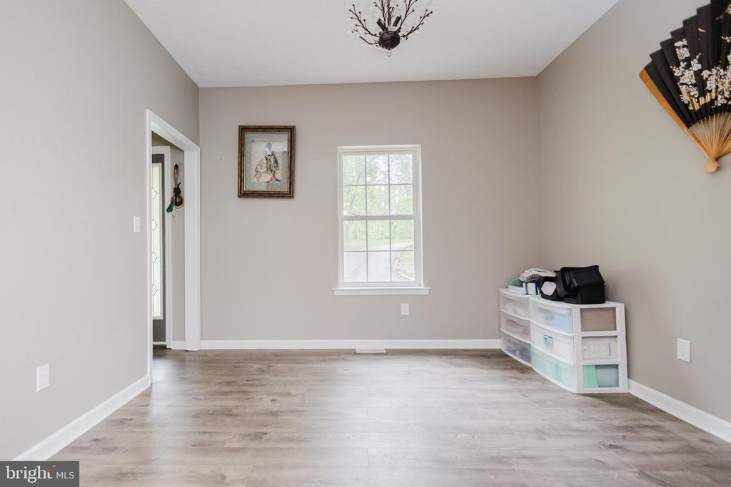 333 WHITE OAKS DRIVE