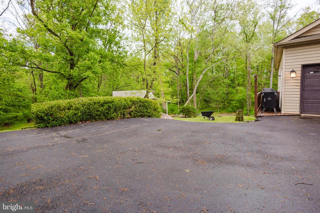 333 WHITE OAKS DRIVE