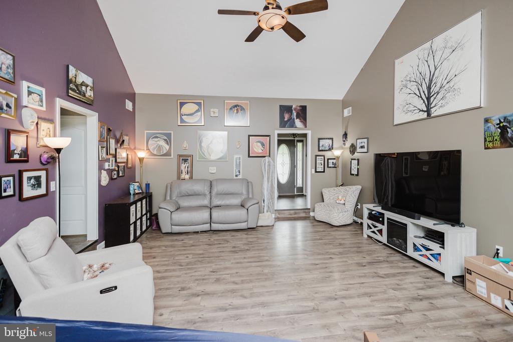 333 WHITE OAKS DRIVE