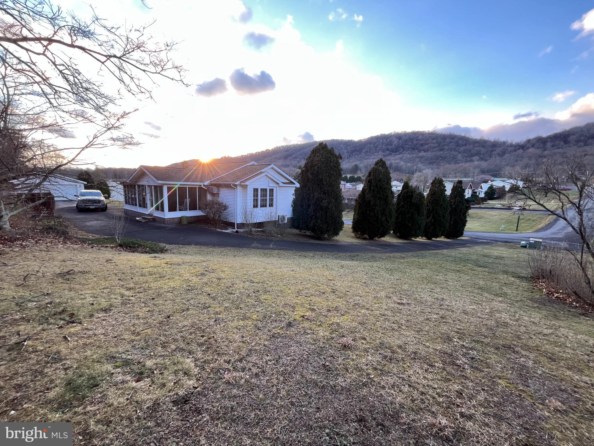 3 WEEPING WILLOW LANE