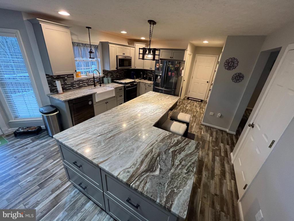 579 COLONIAL HEIGHTS DRIVE
