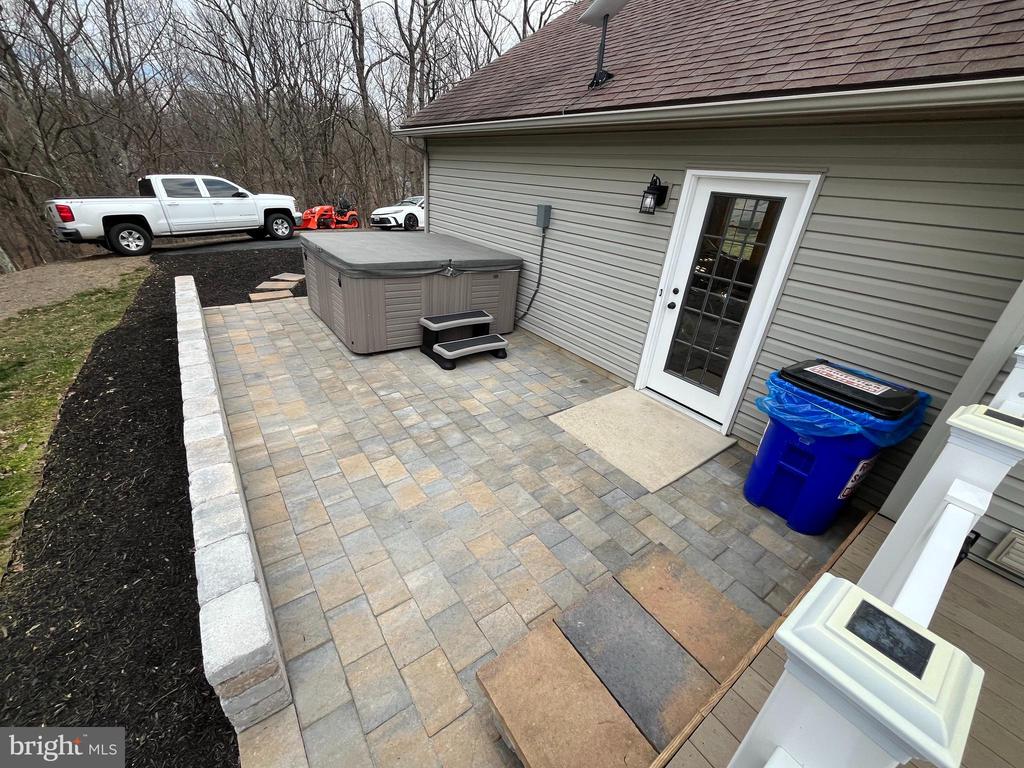 579 COLONIAL HEIGHTS DRIVE