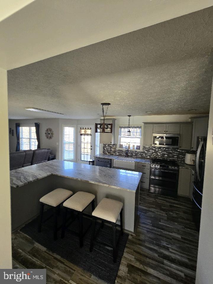 579 COLONIAL HEIGHTS DRIVE