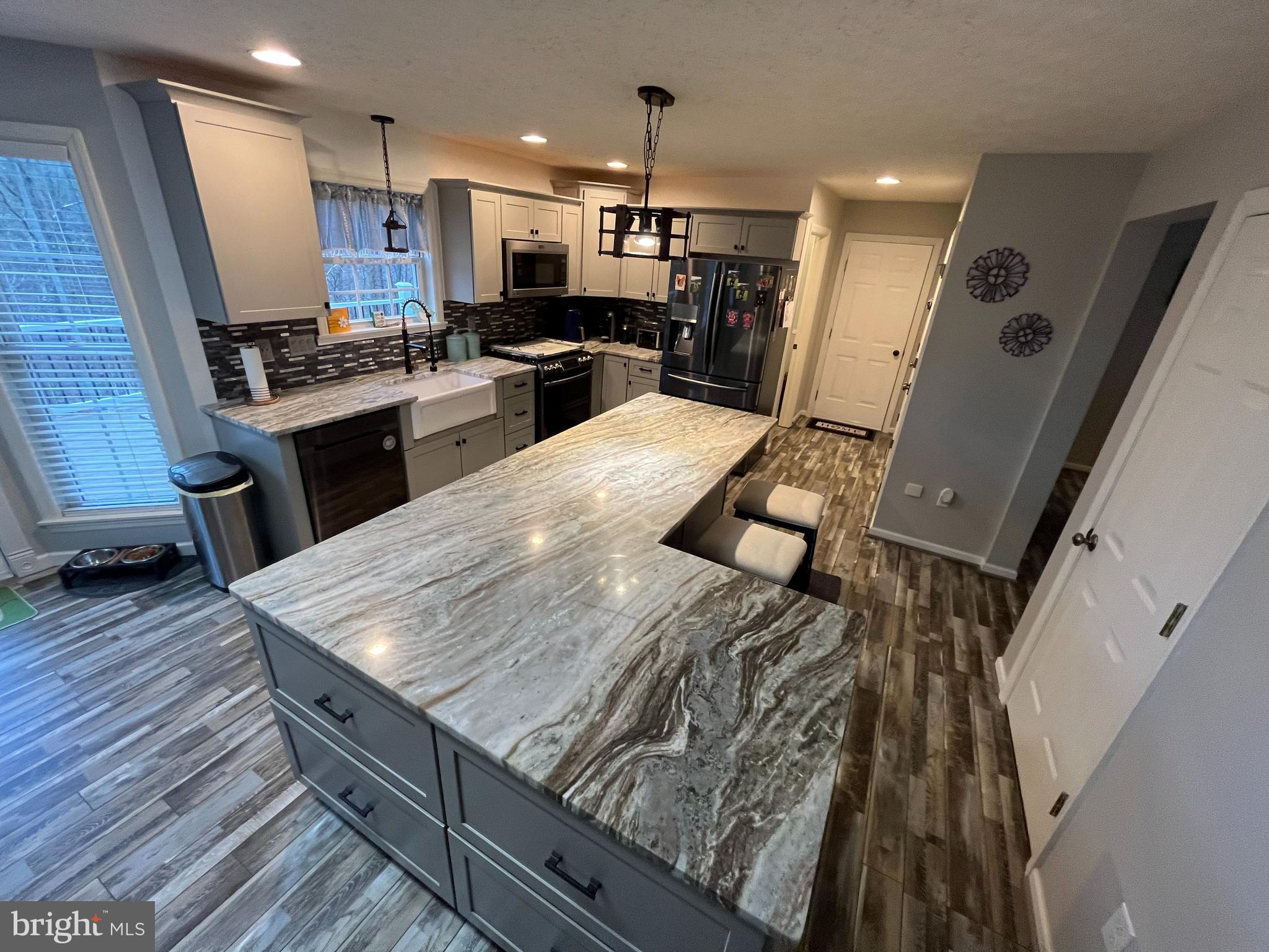 579 COLONIAL HEIGHTS DRIVE