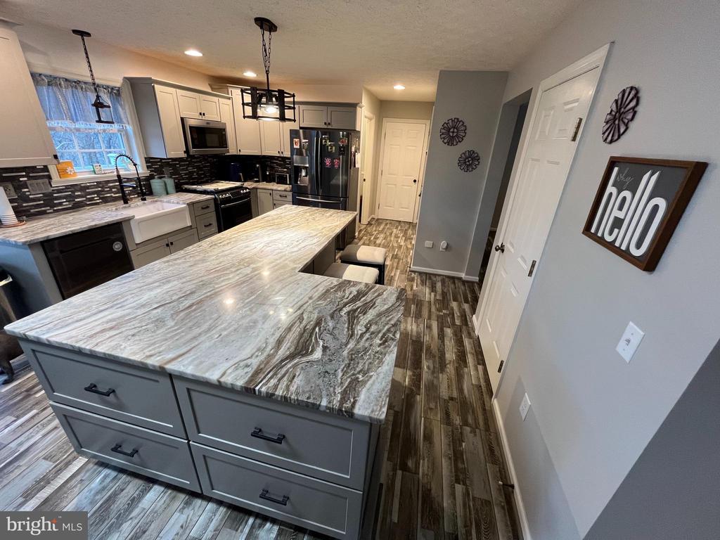 579 COLONIAL HEIGHTS DRIVE