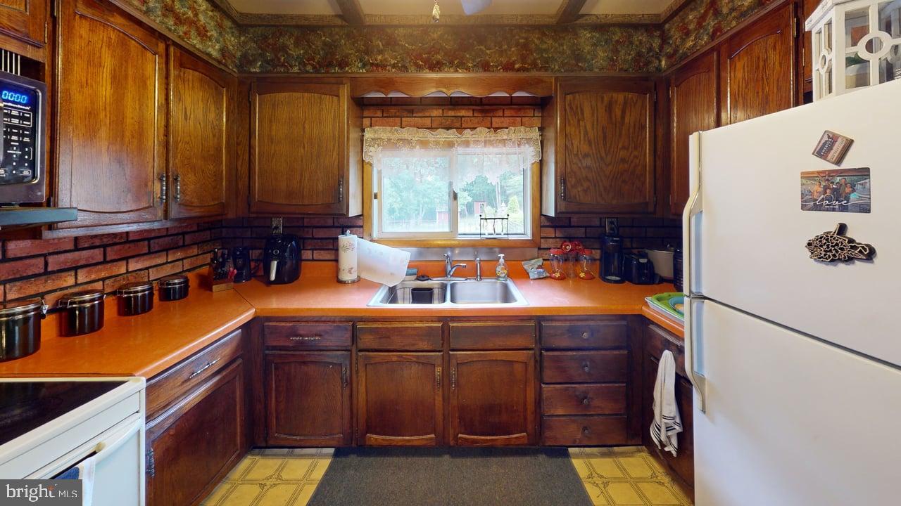 10495 KNOBLEY ROAD