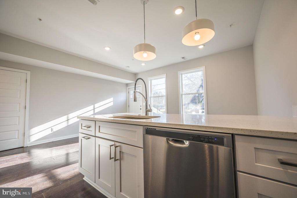 2505 BURNS SE