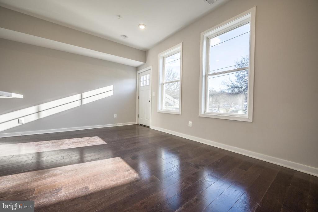 2505 BURNS SE