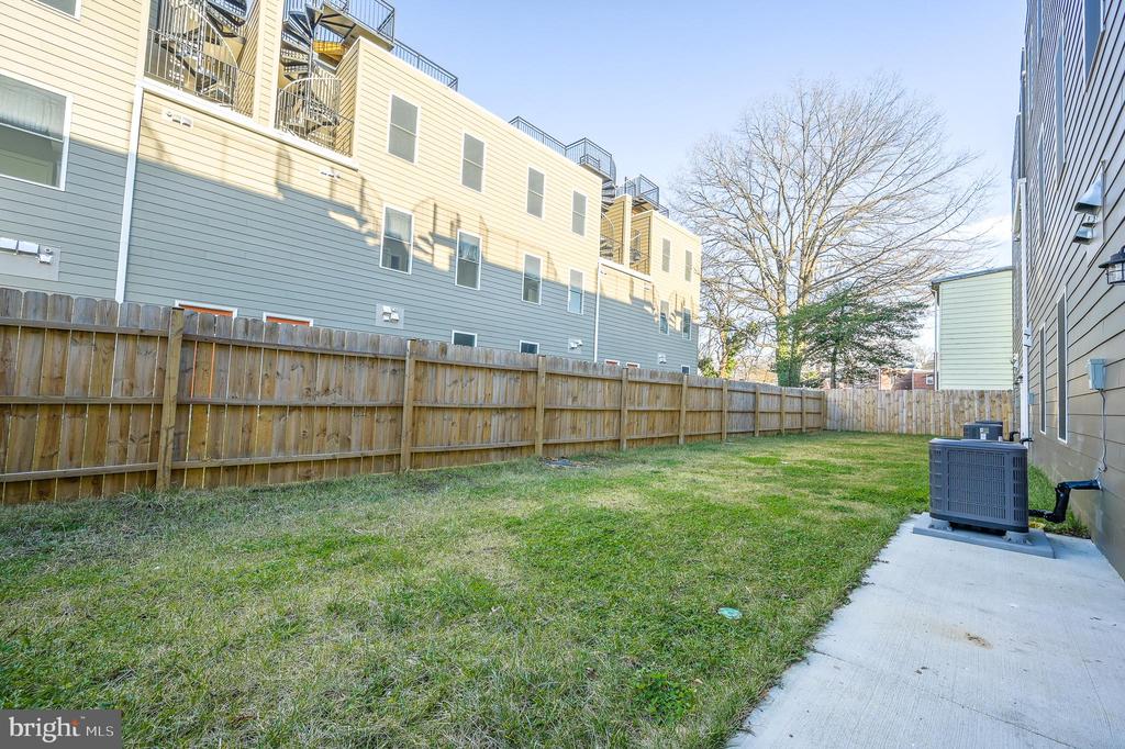 2505 BURNS SE