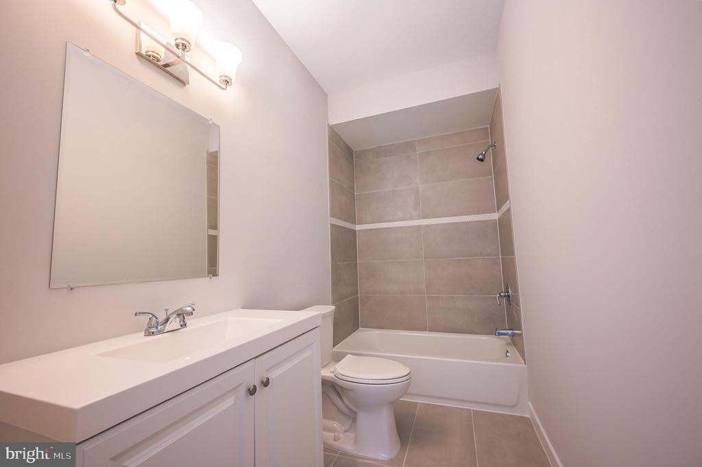 2505 BURNS SE