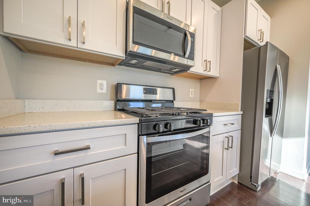 2505 BURNS SE