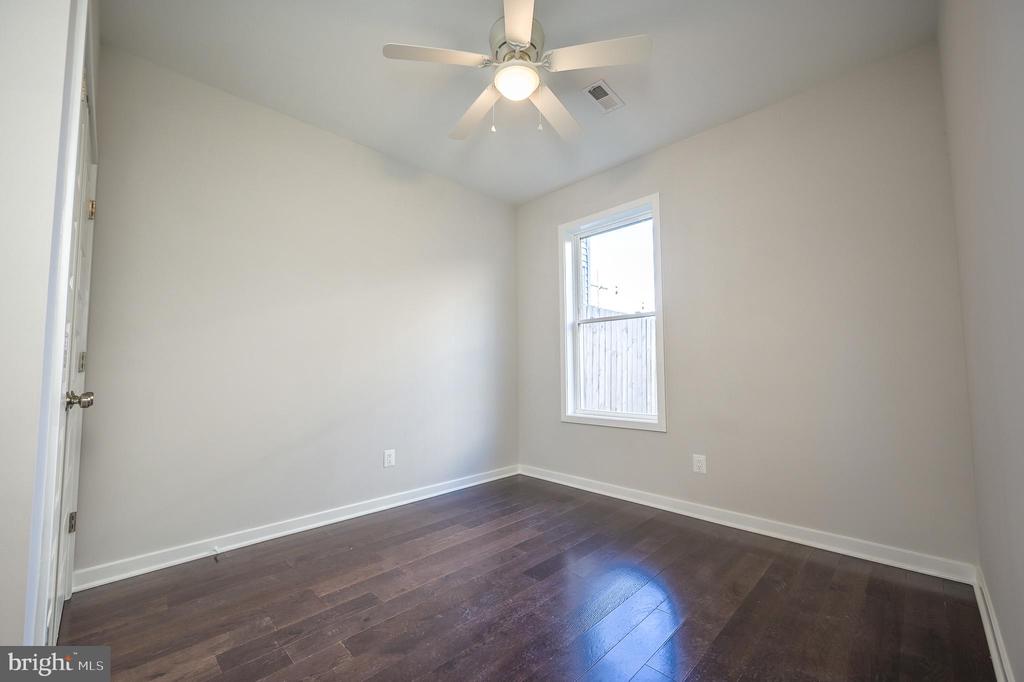 2505 BURNS SE