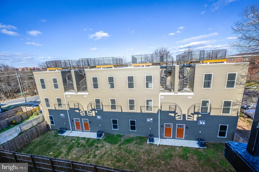 2505 BURNS SE