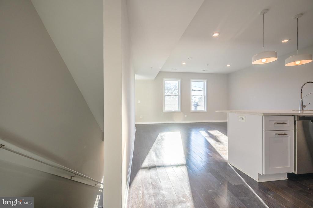 2505 BURNS SE