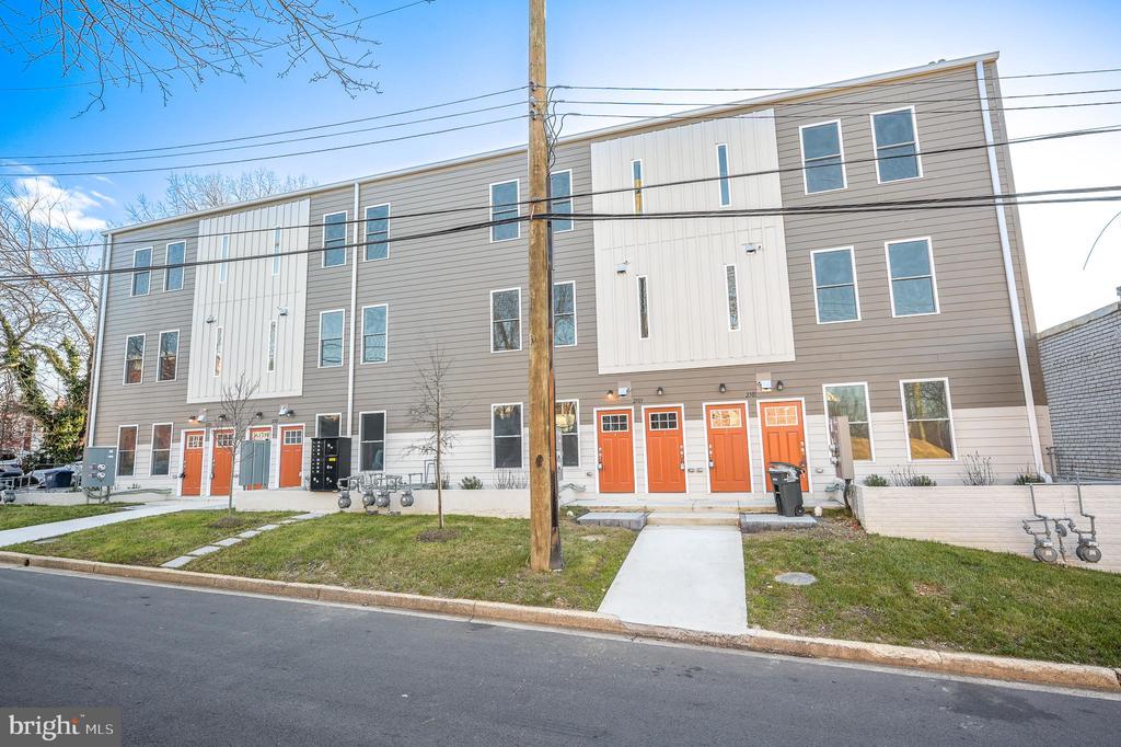 2505 BURNS SE