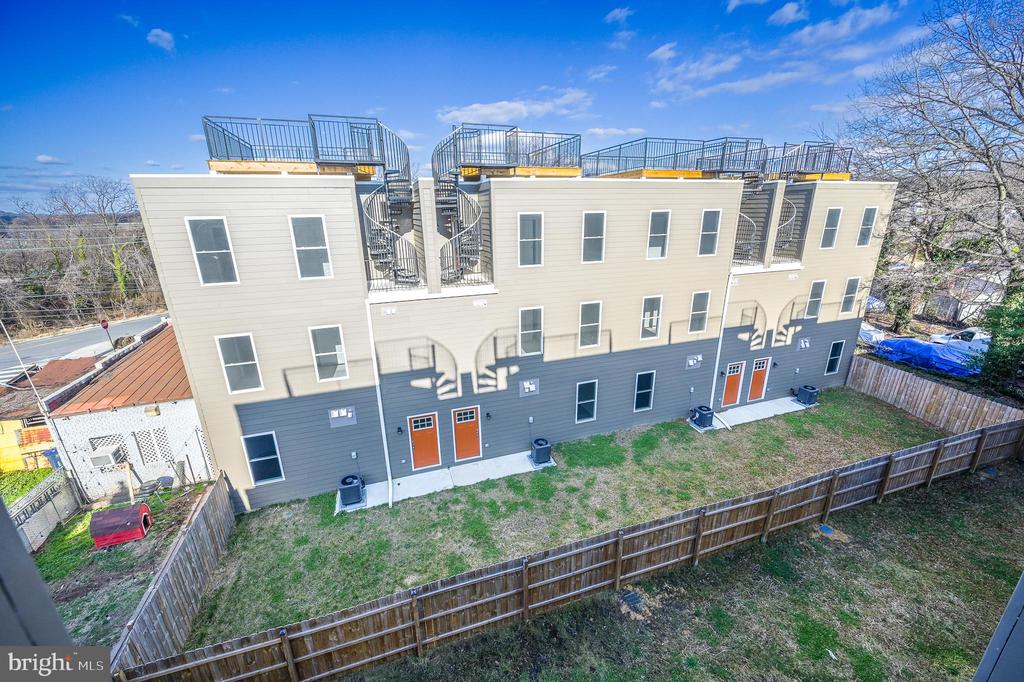 2505 BURNS SE