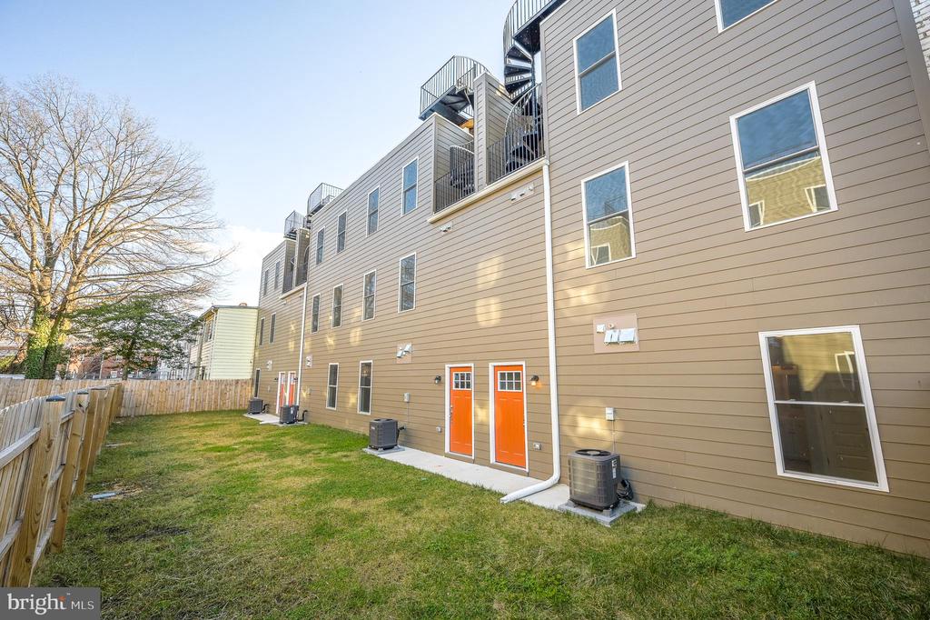2505 BURNS SE