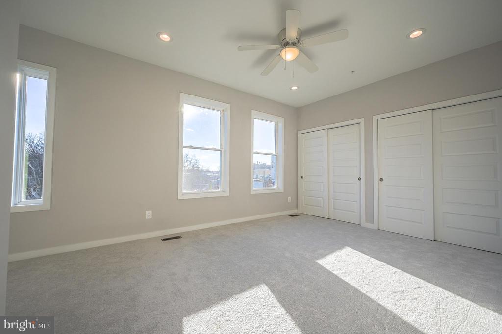 2505 BURNS SE