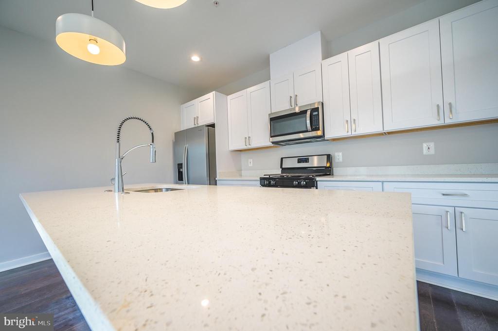 2505 BURNS SE