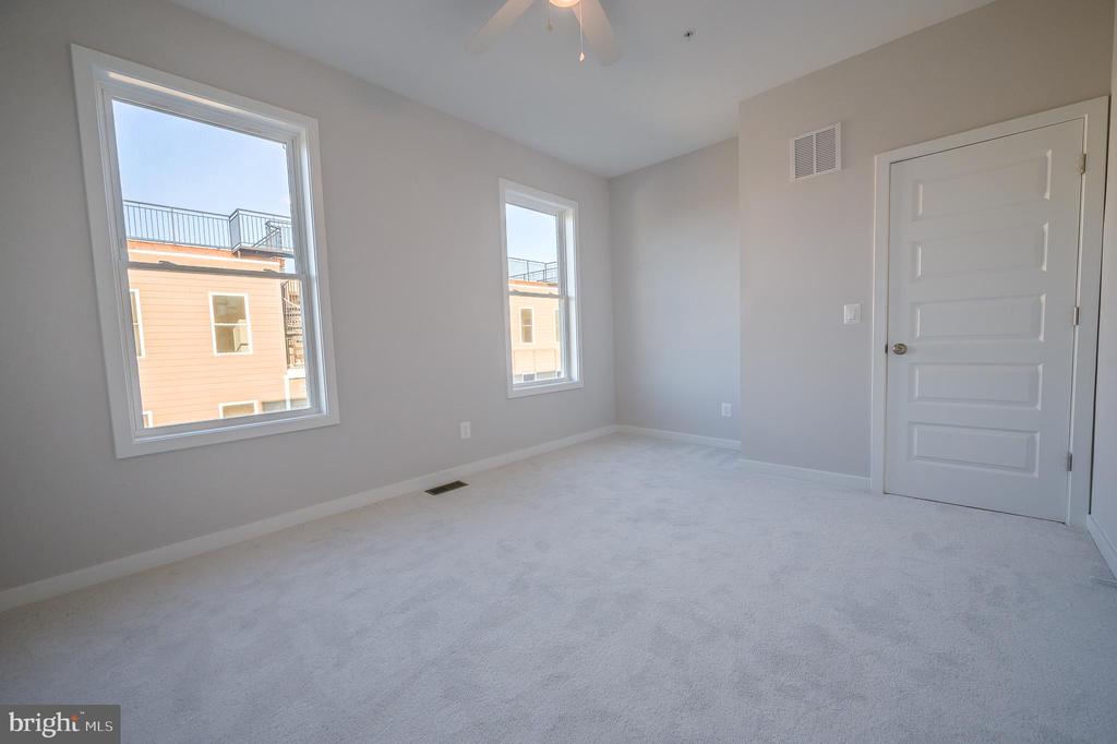2505 BURNS SE