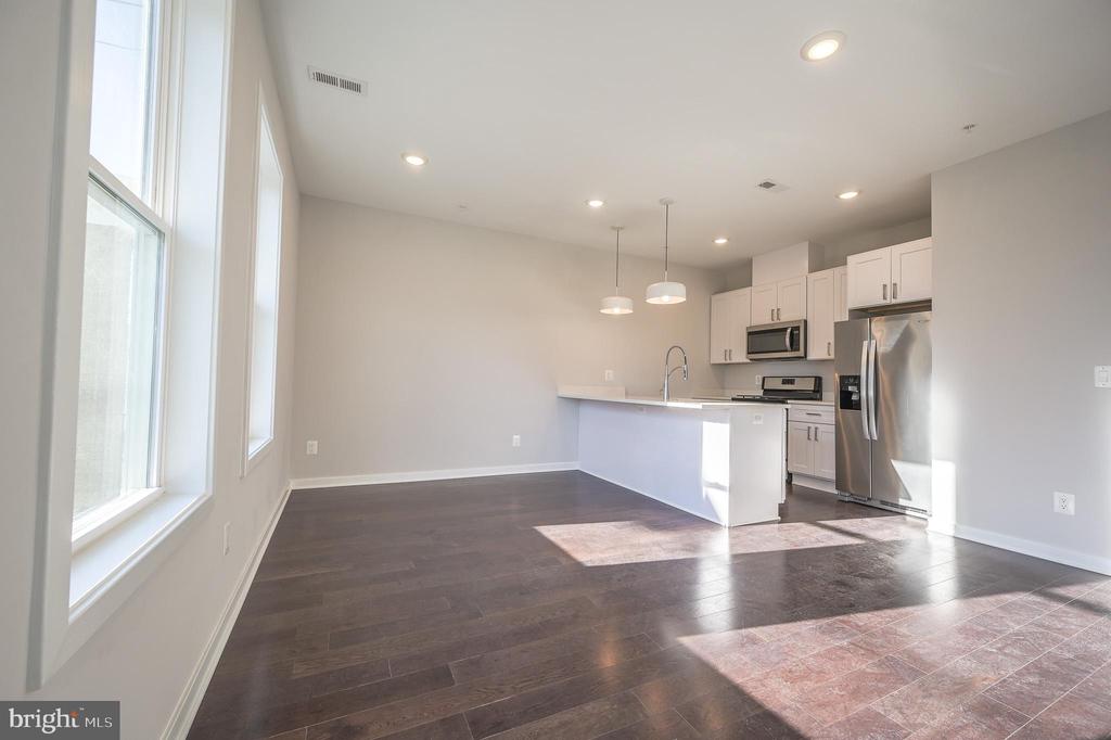 2505 BURNS SE