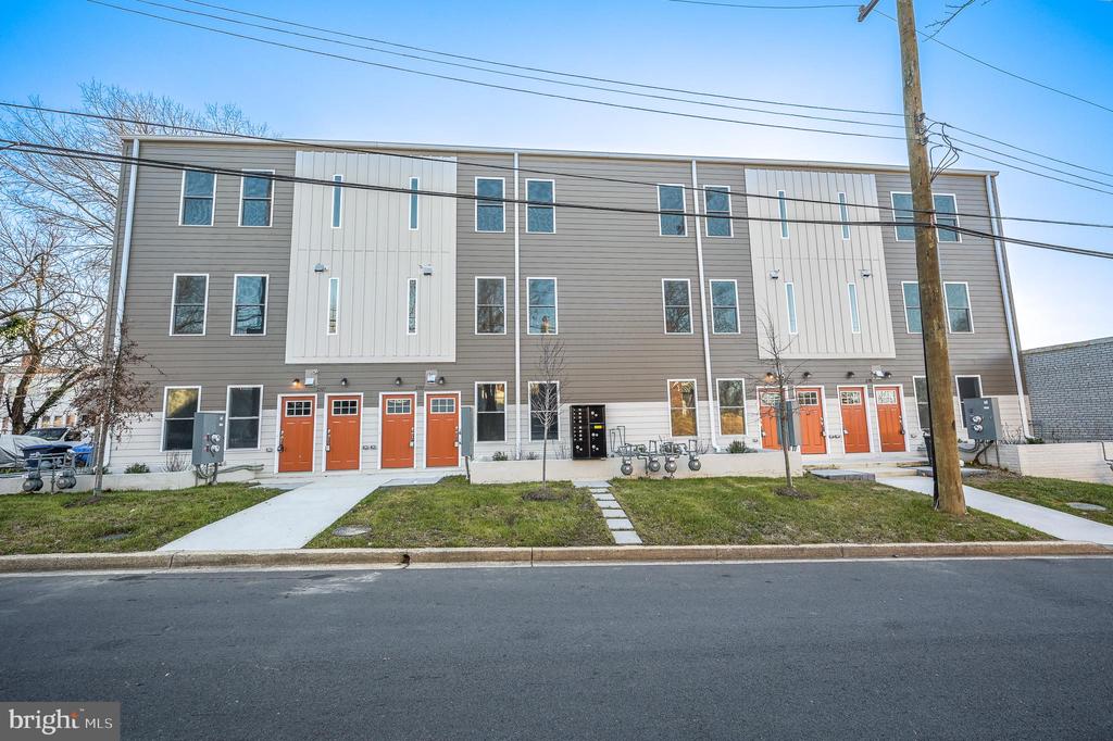 2505 BURNS SE