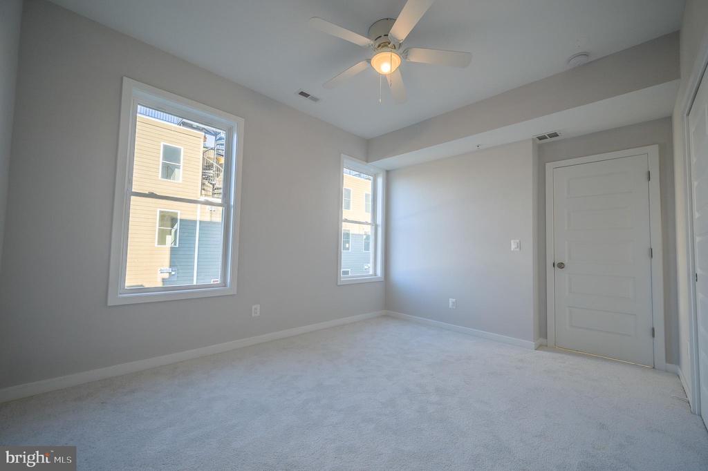 2505 BURNS SE