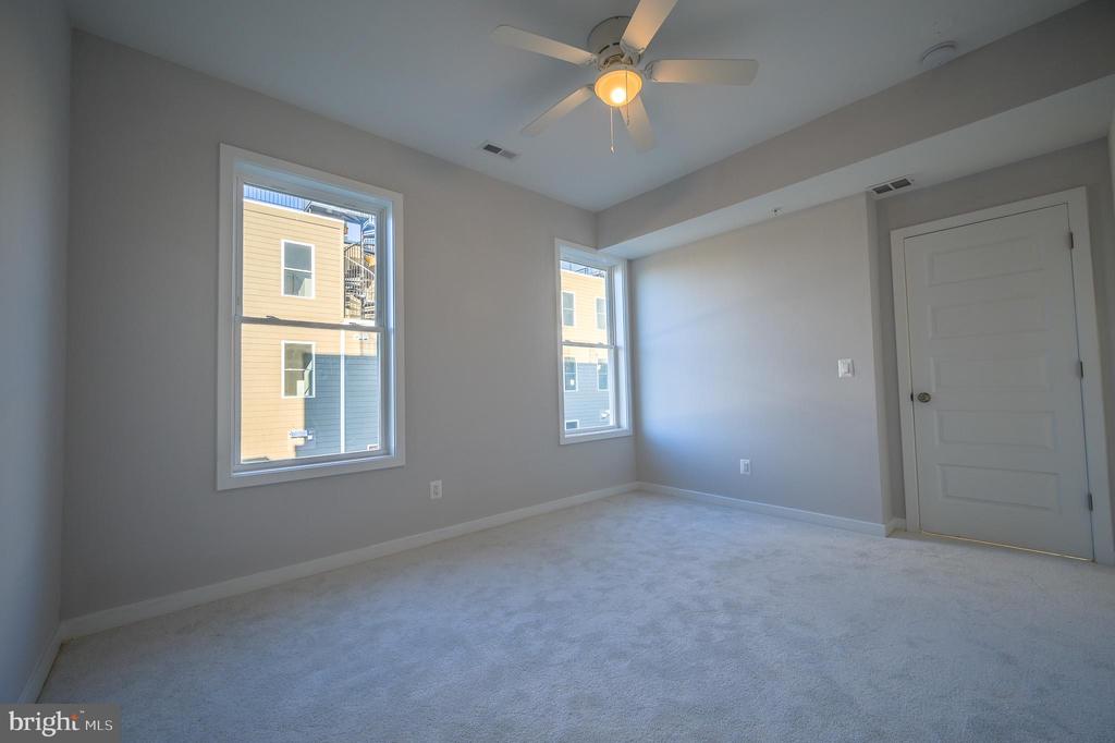 2505 BURNS SE