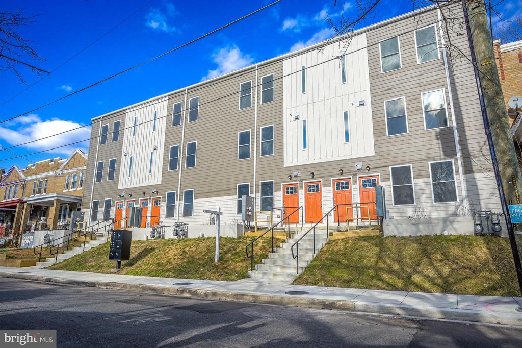 2505 BURNS SE