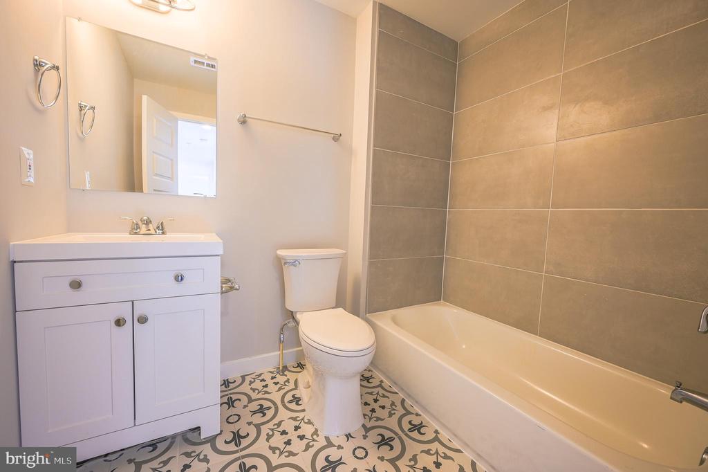 2505 BURNS SE