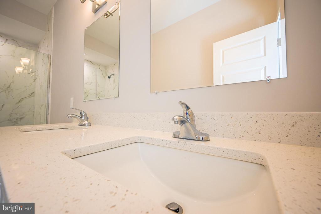 2505 BURNS SE