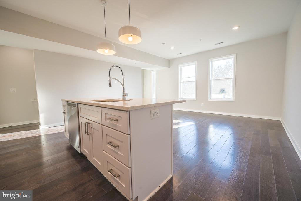 2505 BURNS SE
