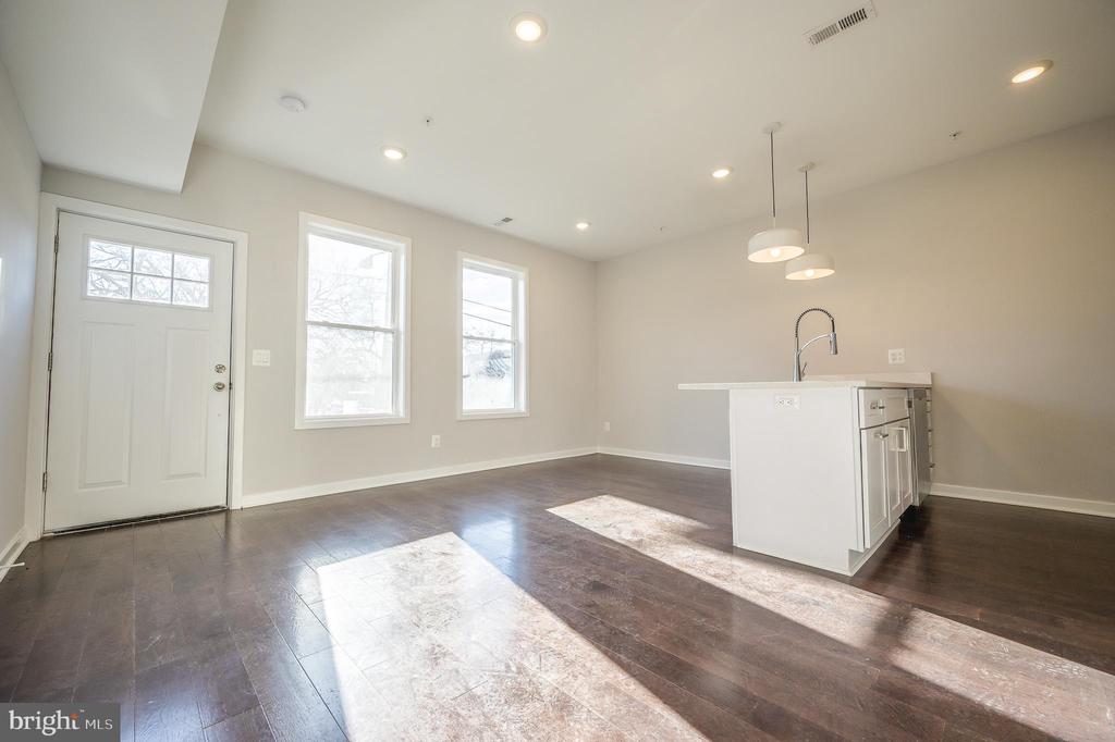 2505 BURNS SE