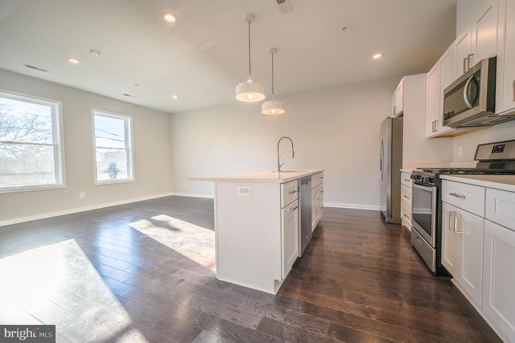2505 BURNS SE