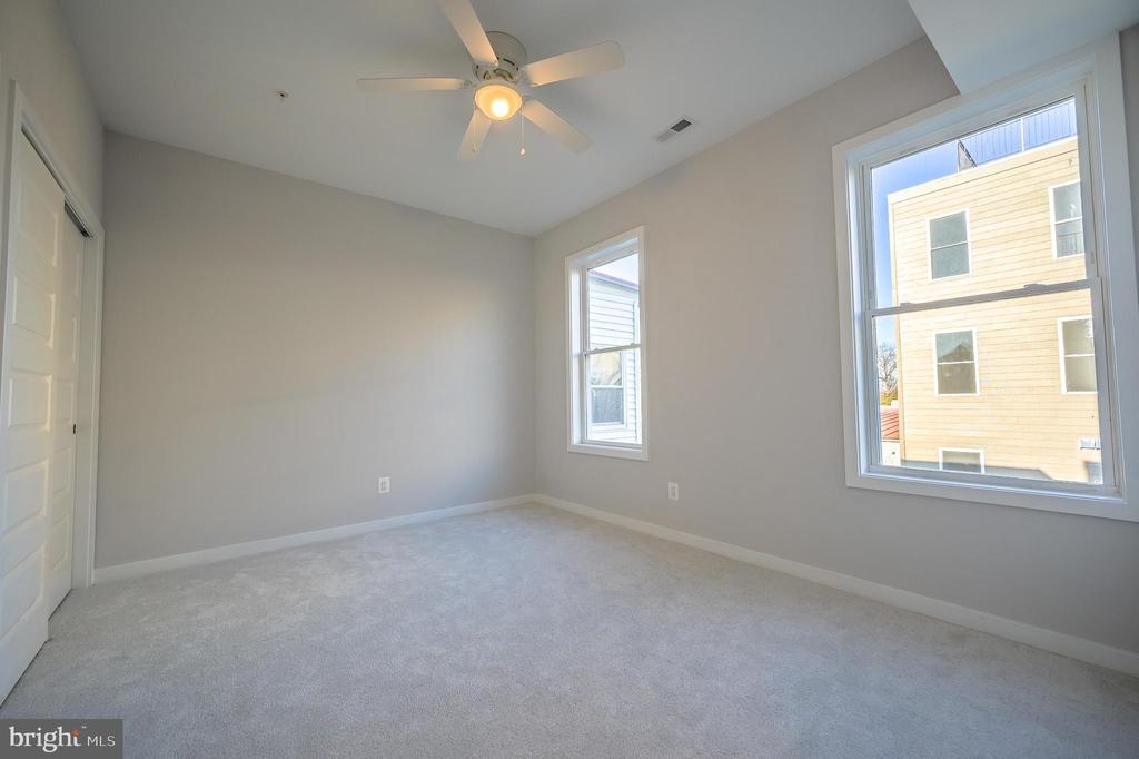 2505 BURNS SE