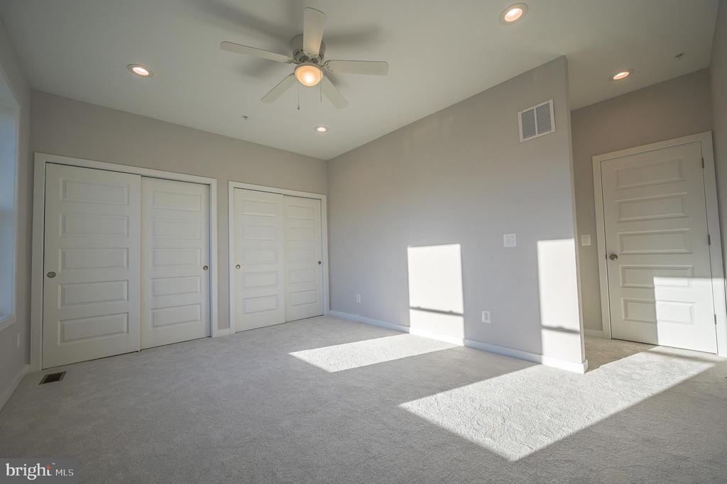 2505 BURNS SE
