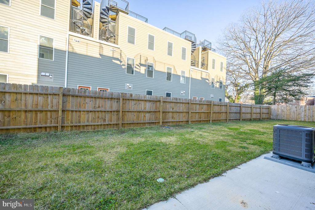 2505 BURNS SE
