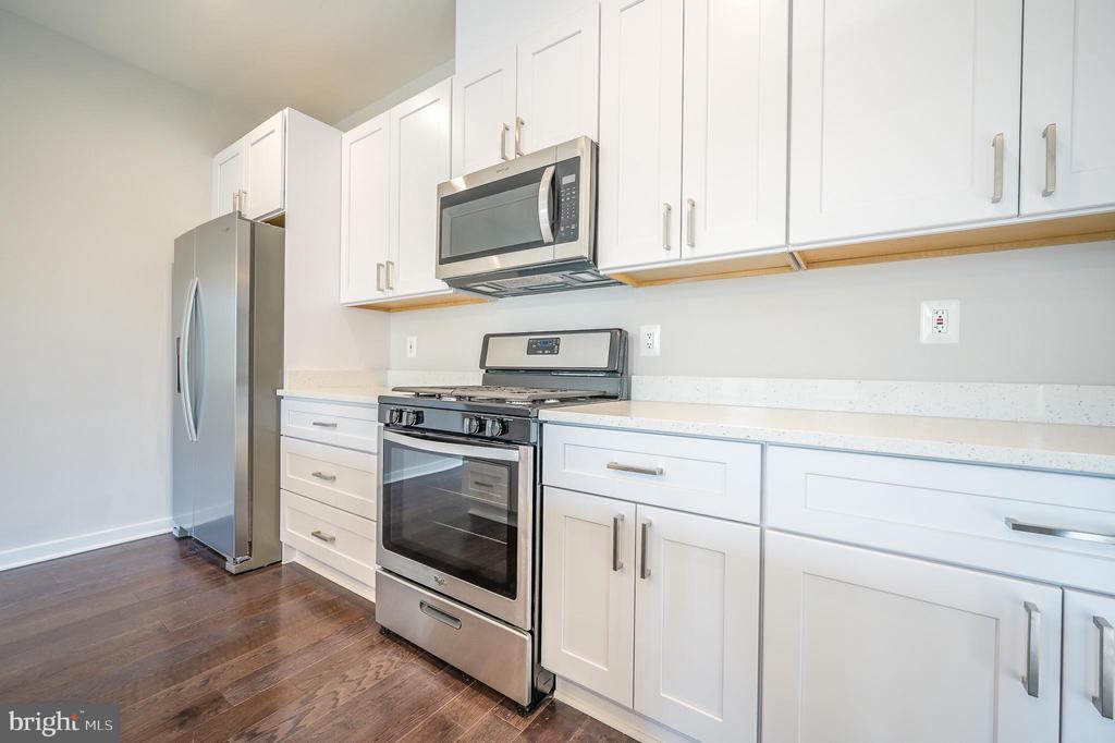 2505 BURNS SE