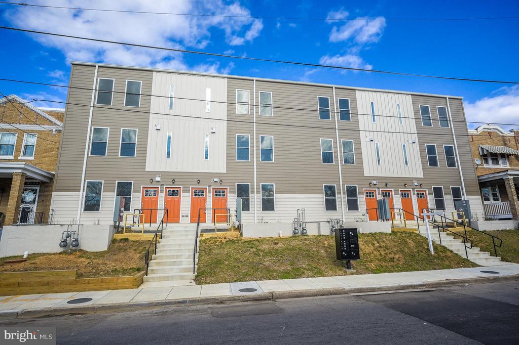 2505 BURNS SE