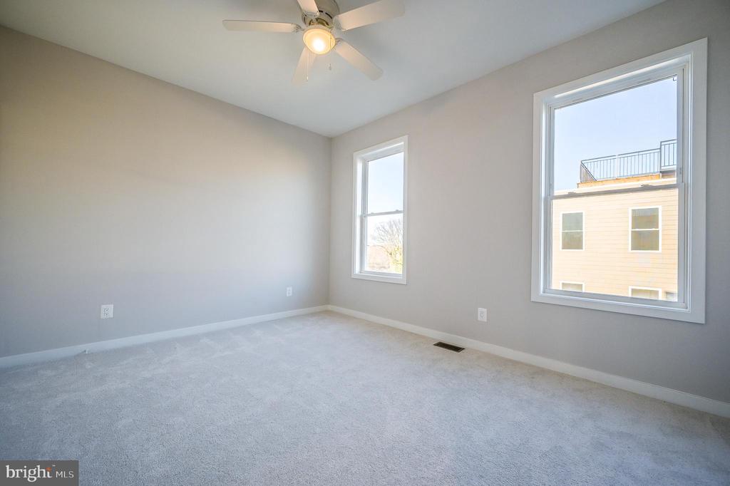 2505 BURNS SE