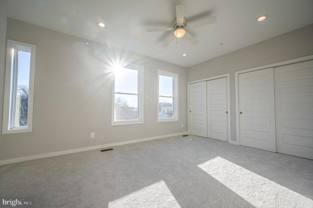 2505 BURNS SE