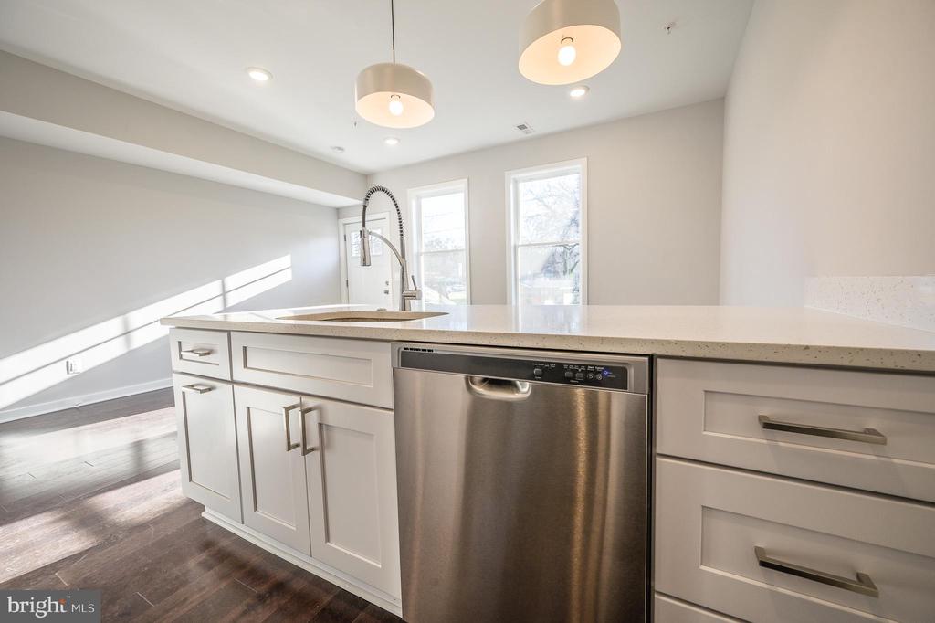 2505 BURNS SE