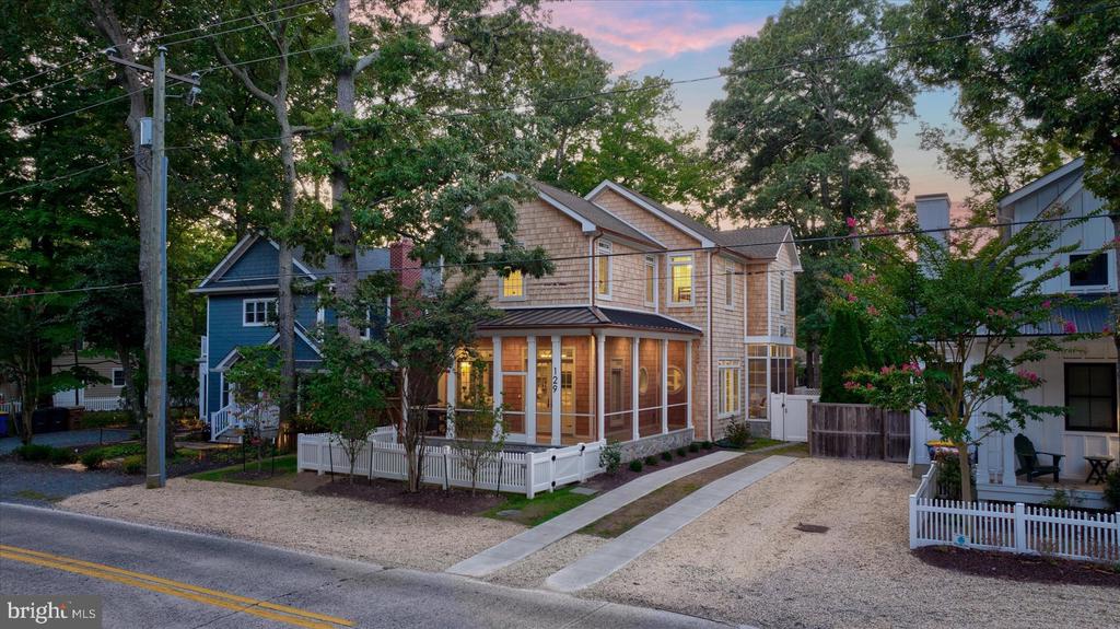 129 COLUMBIA AVENUE